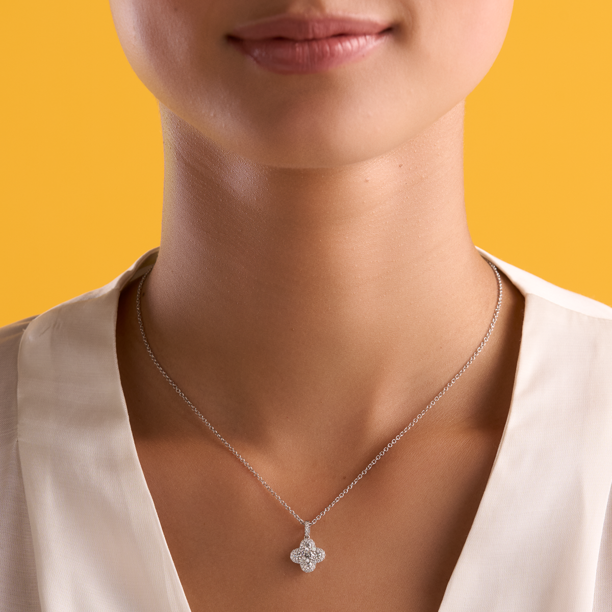 deBoulle Collection Clover Pendant Necklace in White Gold