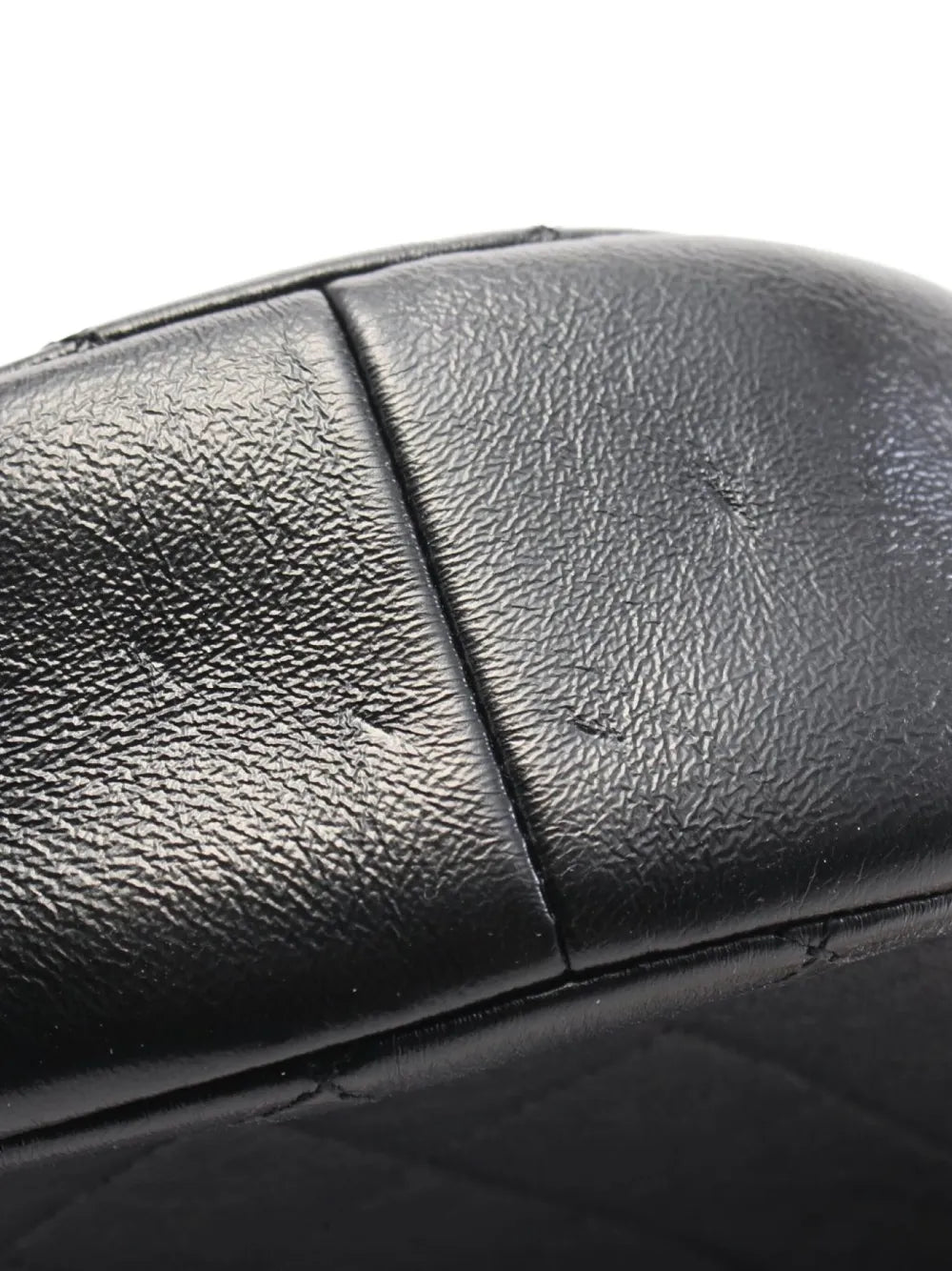 Pre-OwnedCHANEL Pre-Owned2020-2021 mini matelassleather shoulder bag