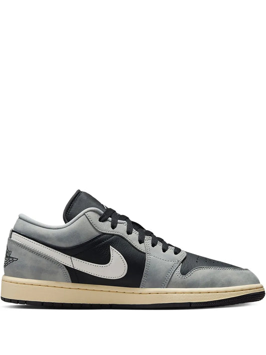 Air Jordan 1 Low Se Light Smoke Grey Sneakers