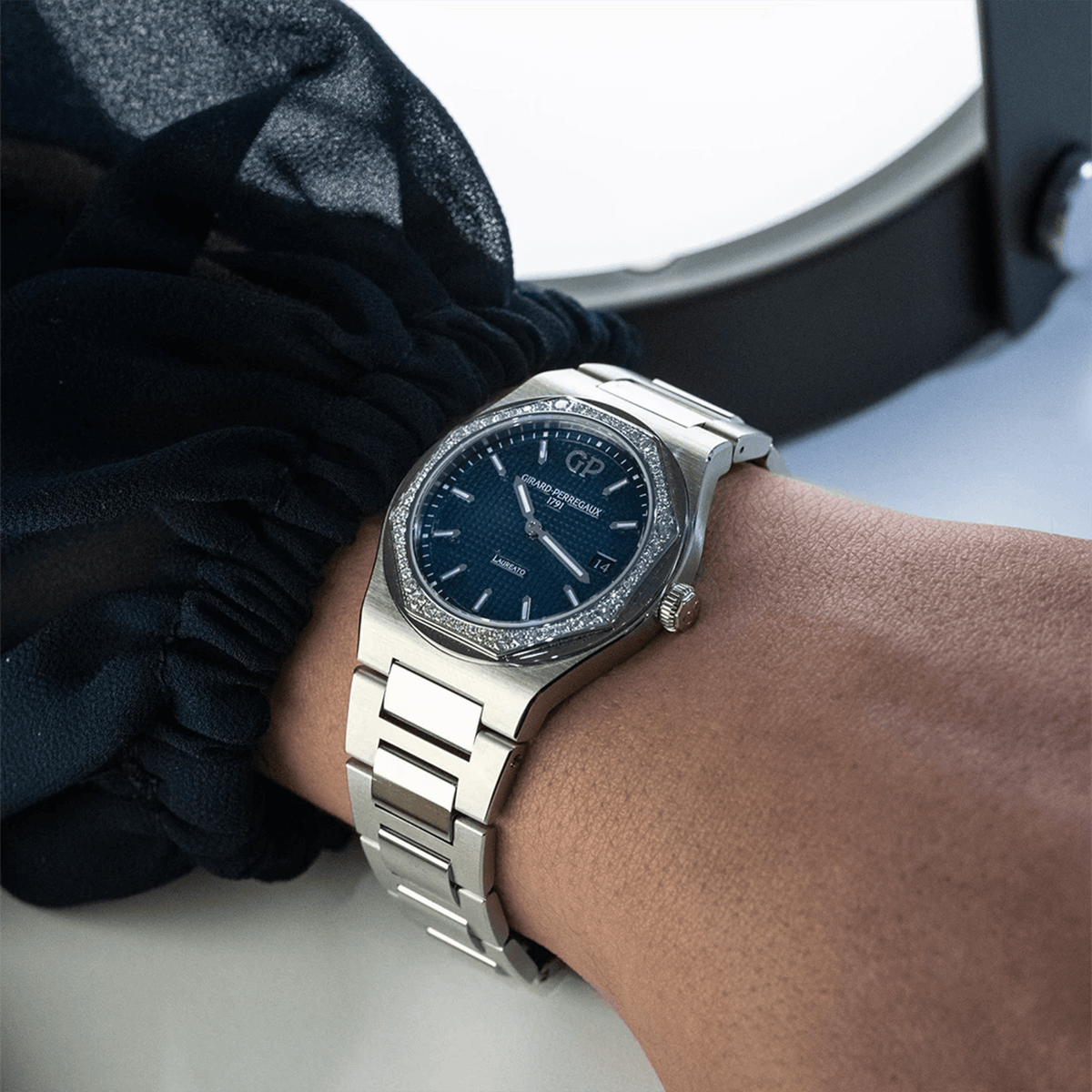 Girard-Perregaux Laureato 80189D11A431-11A
