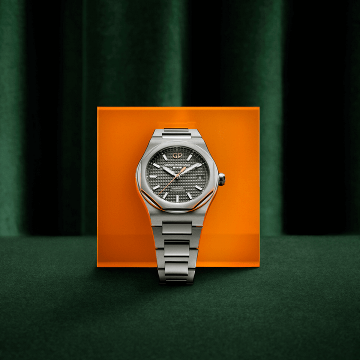 Girard-Perregaux Laureato Sage Green 81005-11-3407-1CM