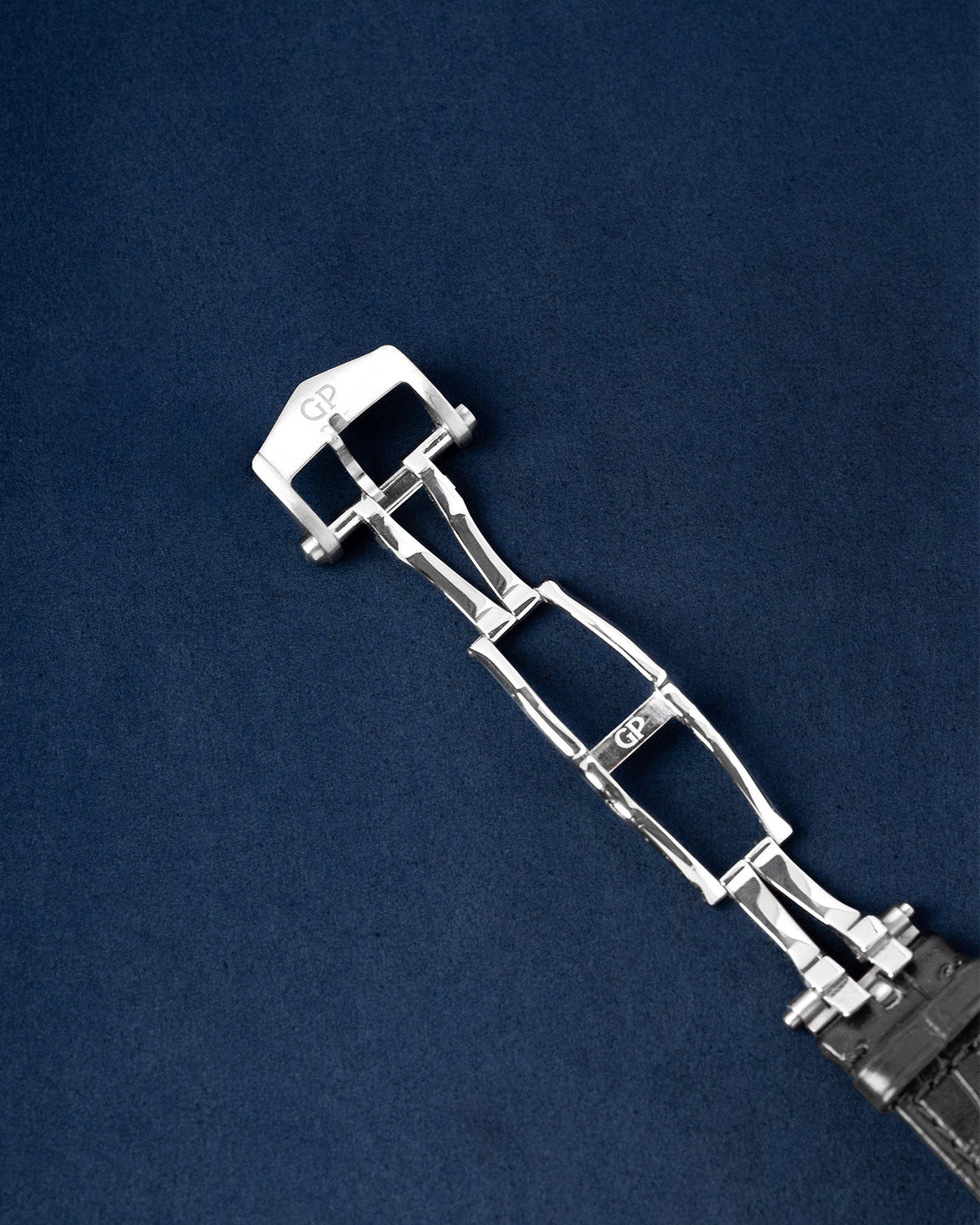 Girard-Perregaux Laureato 81010-26-232-BB6A