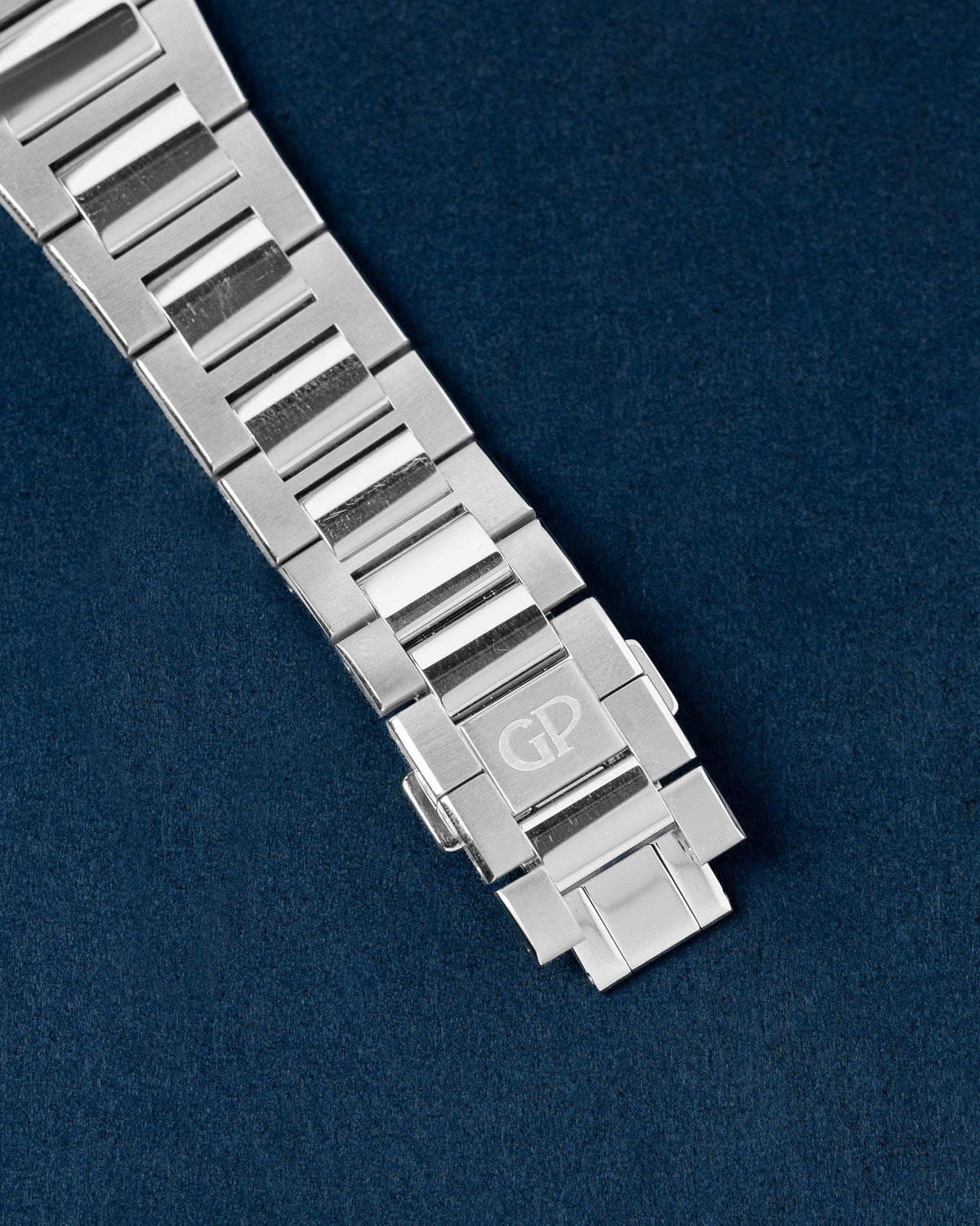 Girard-Perregaux Laureato Chronograph 81020-11-131-11A