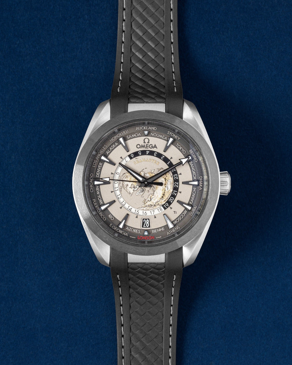 Omega Aqua Terra Worldtimer 220.92.43.22.99.001