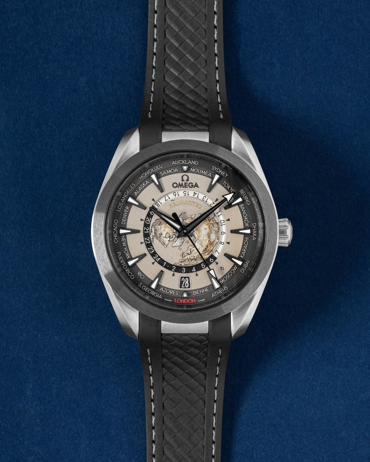 Omega Aqua Terra Worldtimer GMT 220.92.43.22.99.001