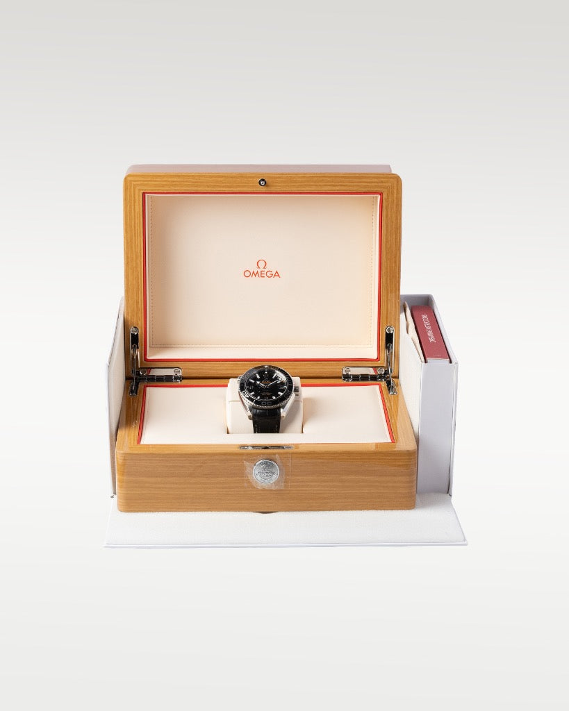 Omega Seamaster Planet Ocean 215.33.44.21.01.001