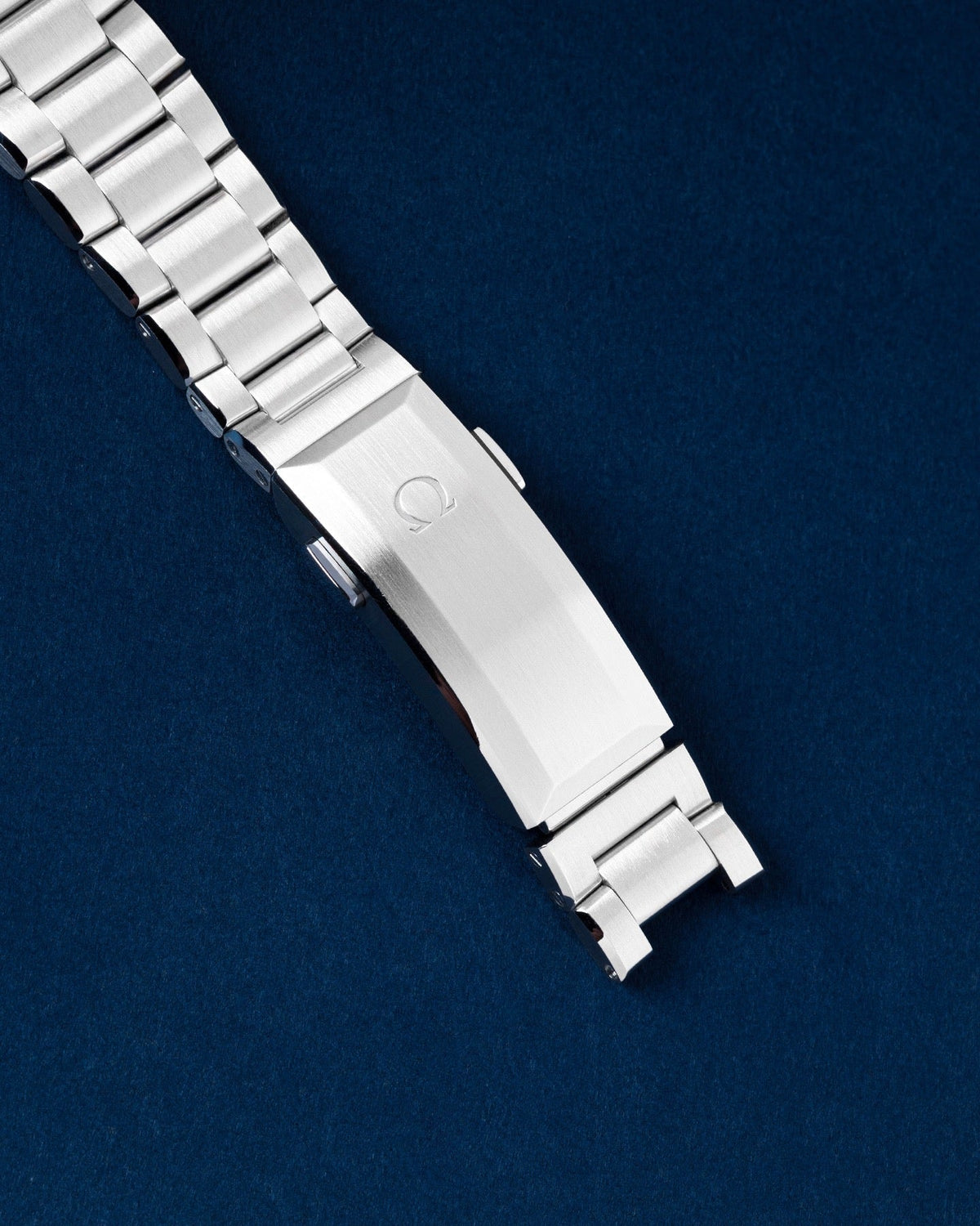 Omega Seamaster Planet Ocean 6000M 215.30.46.21.03.001