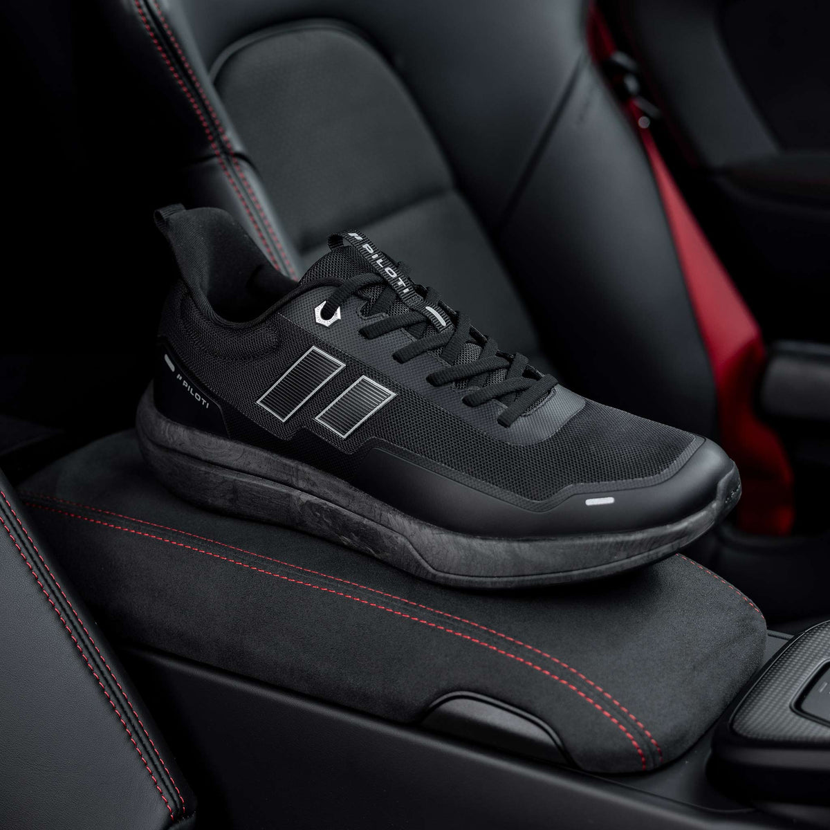 Paddock - Black/Black