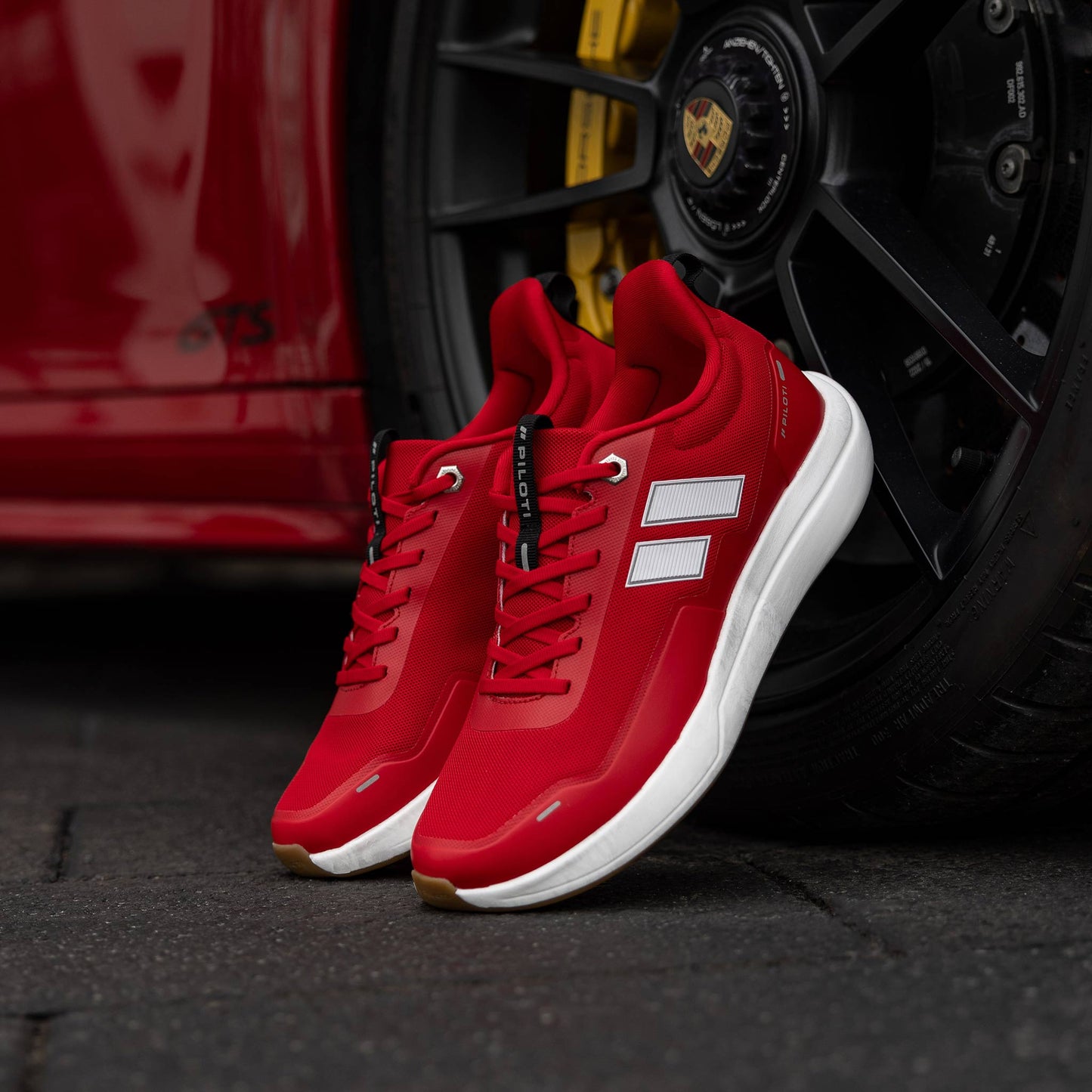Paddock - Red/White