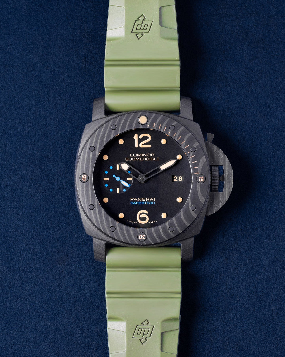 Panerai Submersible Carbotech PAM00616