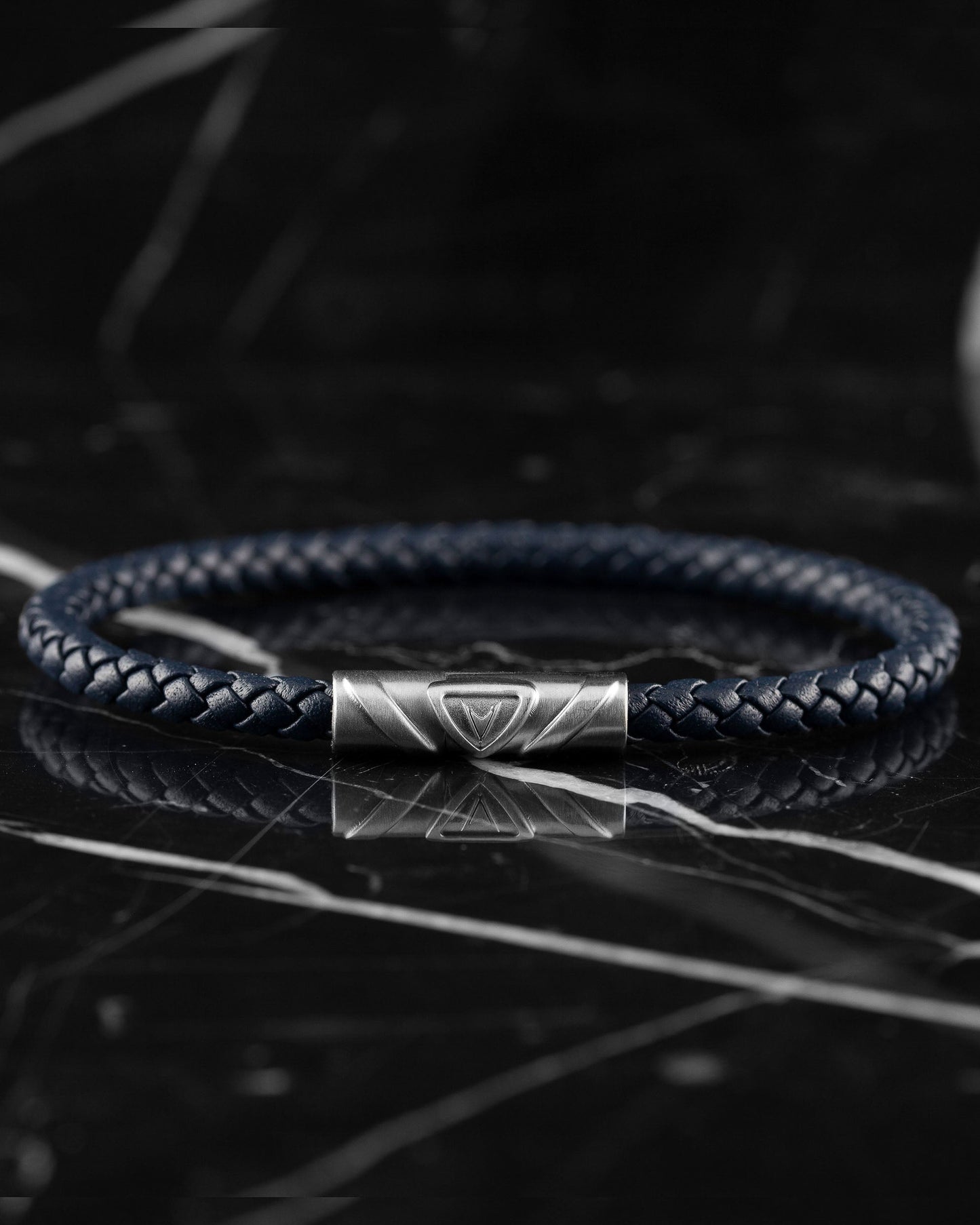 The Delta Single - Navy/Silver