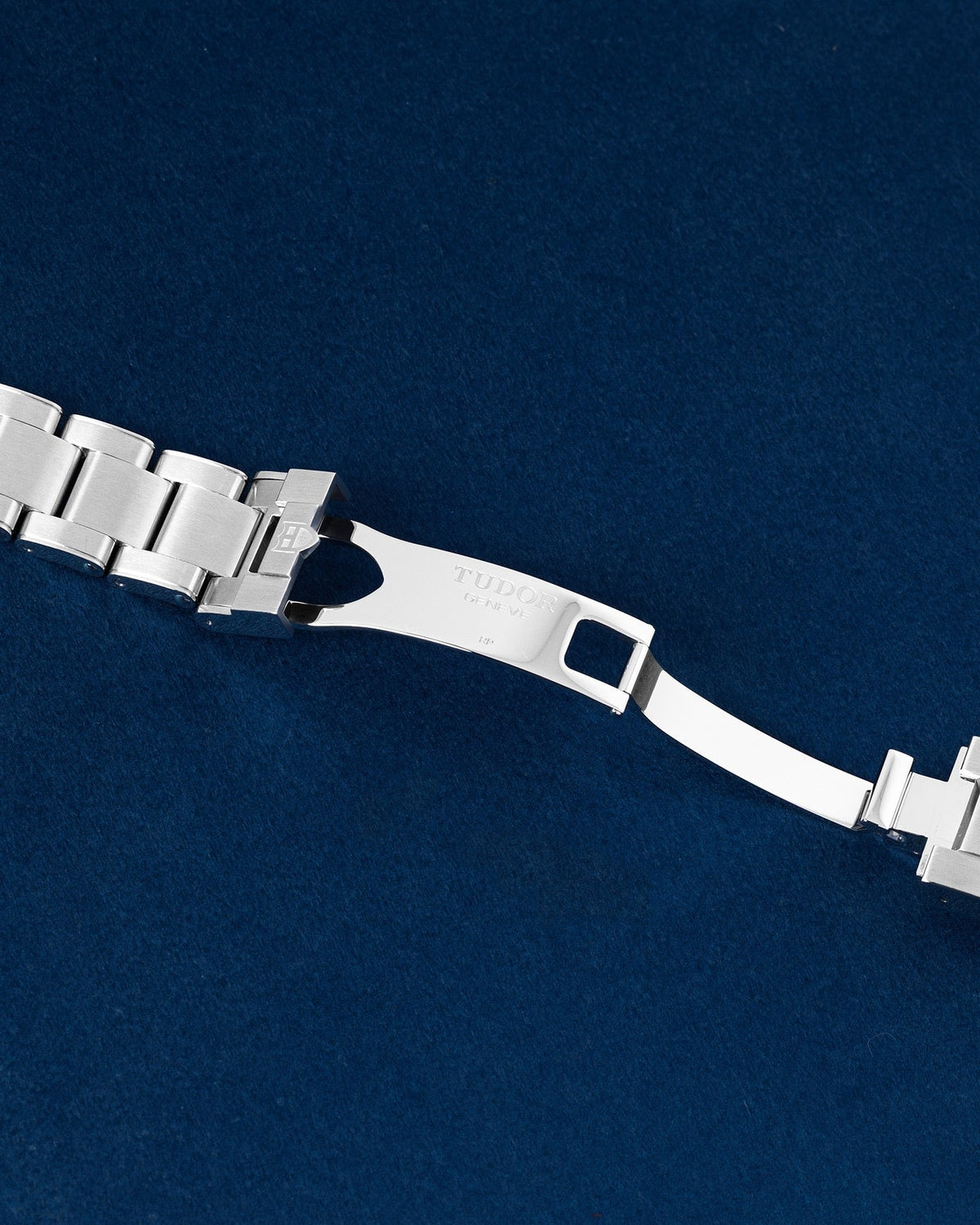Tudor Black Bay Pro 79470-0001